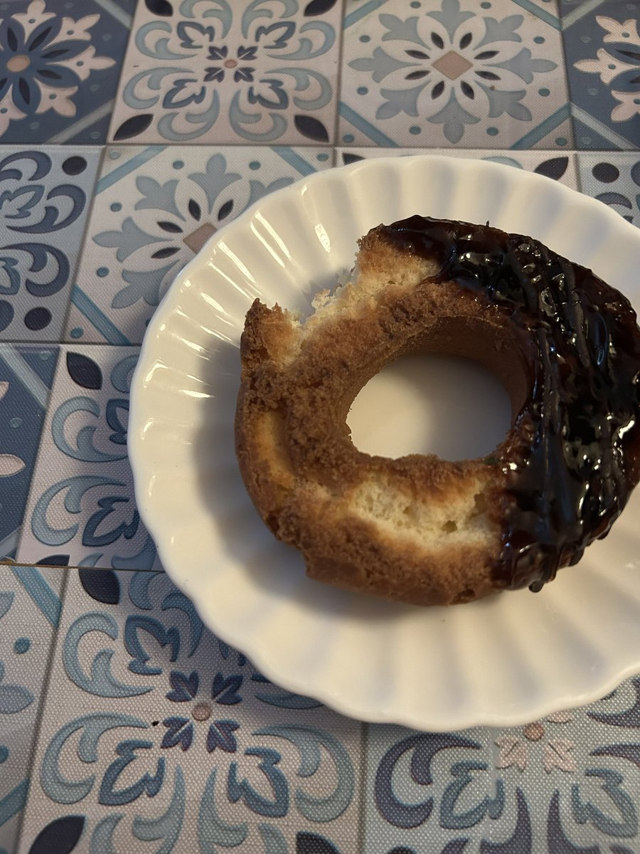 ミスドにみたらしファッションたるものが売ってたので買っちゃった🍩
レアドーナツ買いがち🤭