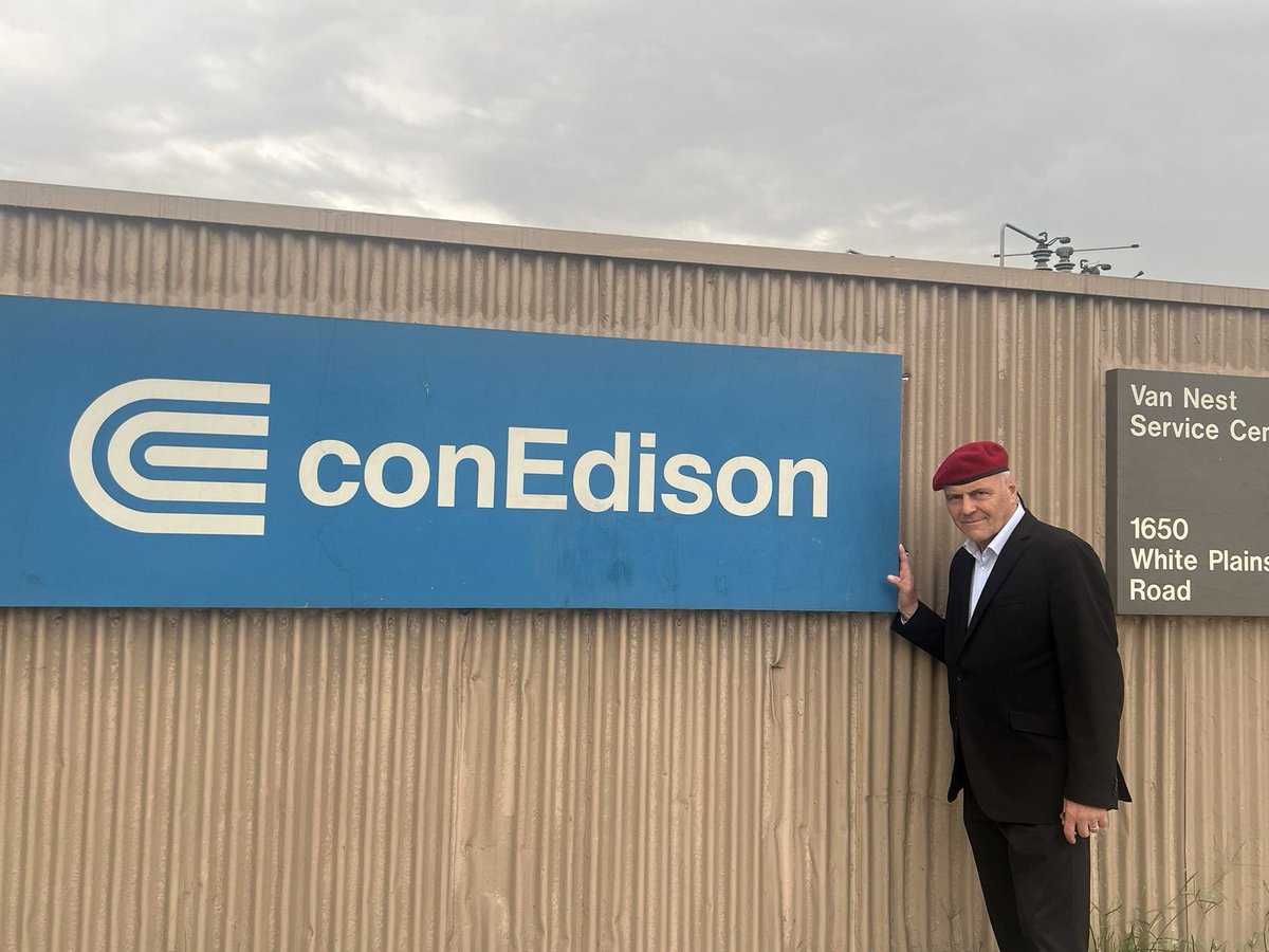 CurtisSliwa's tweet image. Here’s the utility that gives you voltage reduction but never a rate reduction. 

Thanks to Cuomo for shutting down Indian Point, NYC is stuck with a banana‑republic‑level power grid. 

Welcome to blackout city.