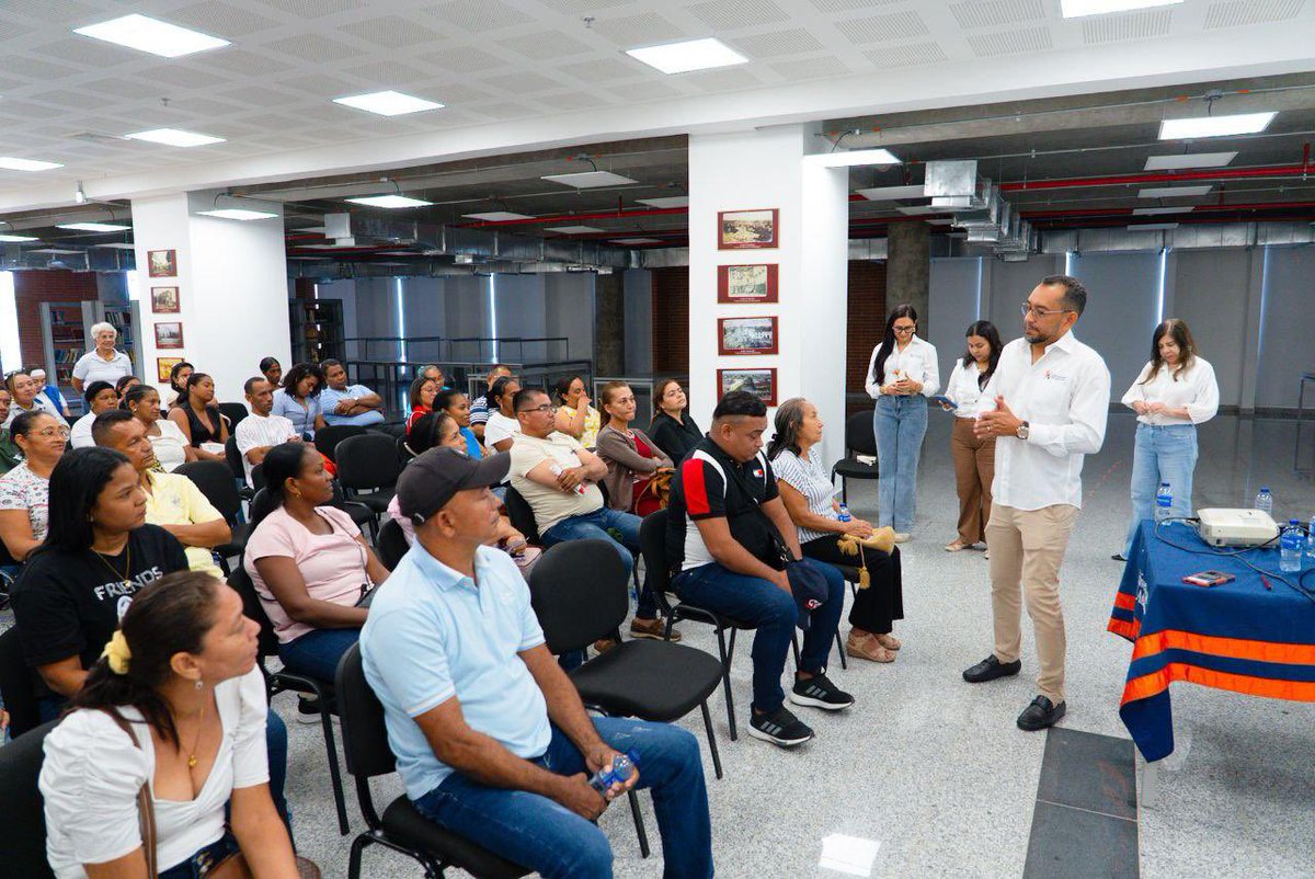 danilohernandez's tweet photo. Seguimos nuestra jornada de inducciones @udeatlantico 2025-2, hoy en la sede regional centro en Sabanalarga, compartiendo con nuestros estudiantes y padres de la sede, en donde por primera vez se oferta el programa de Derecho. https://t.co/458MZw8BxT