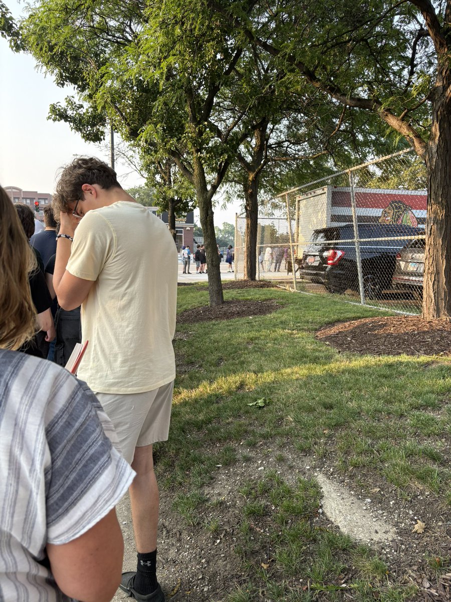 Nostranger77's tweet photo. Does anyone know if it’s only 1 line for entry for the #adochicago concert. Or is there a separate line for floor tickets? https://t.co/qLH4boKihp