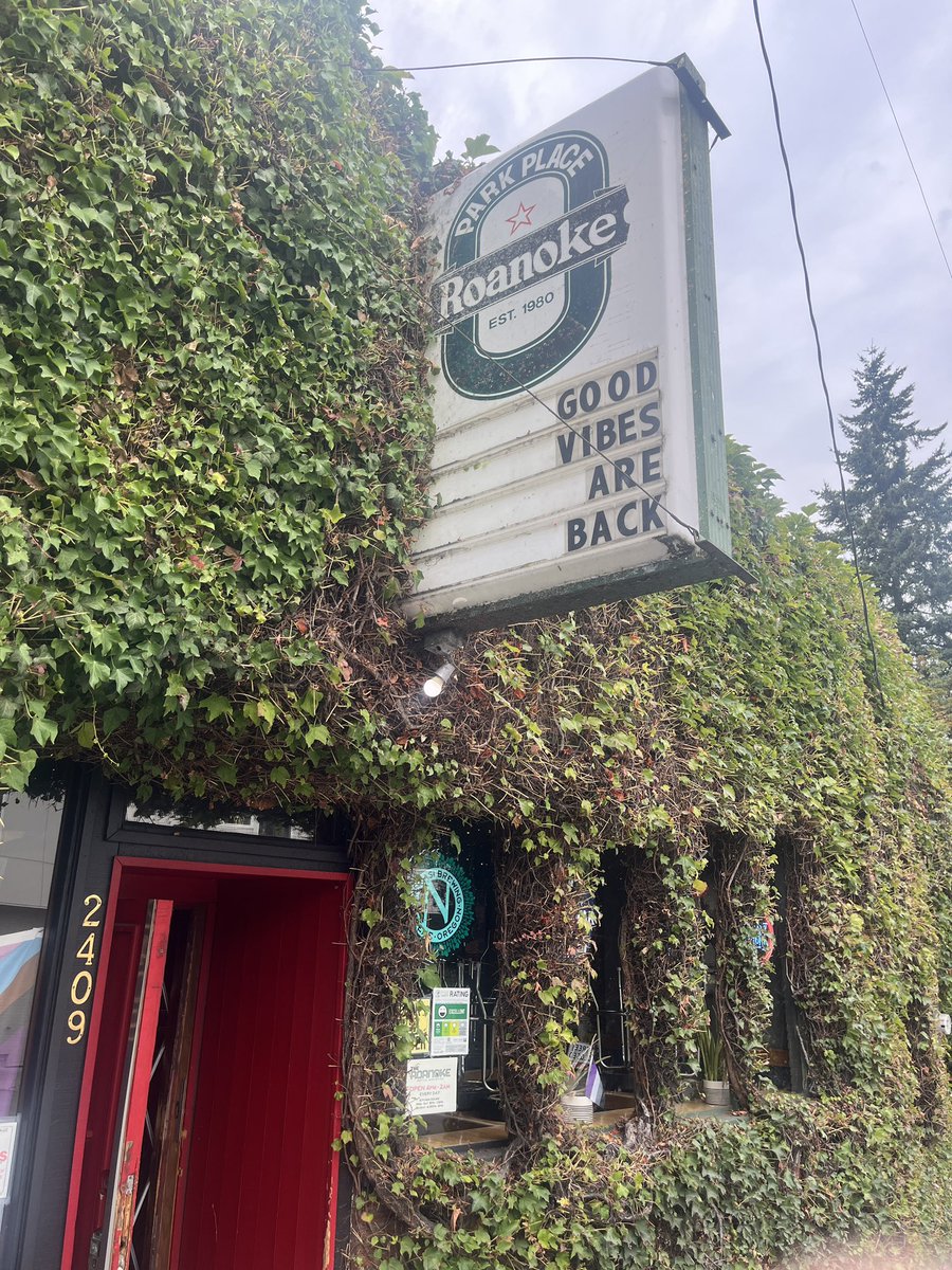 The Roanoke (@roanokeseattle) on Twitter photo 