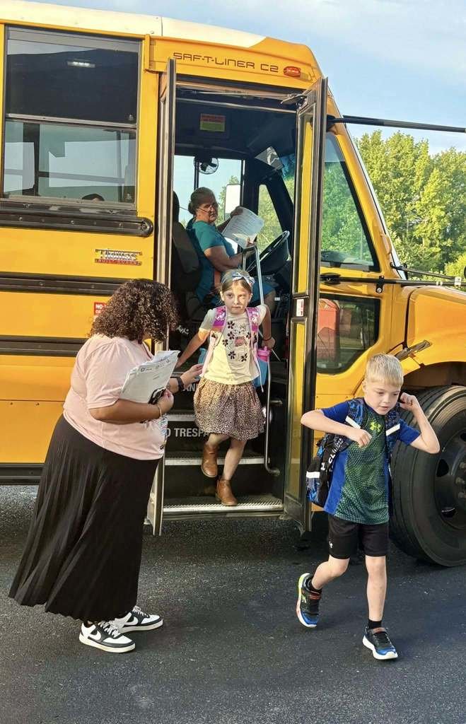 LCSforKids's tweet image. CLASS IN SESSION ✏️🍎📚: Buses are back on the road and hallways are full of students again! It has been GREAT first day back!  We look forward to an engaging, enlightening, and empowering school year.