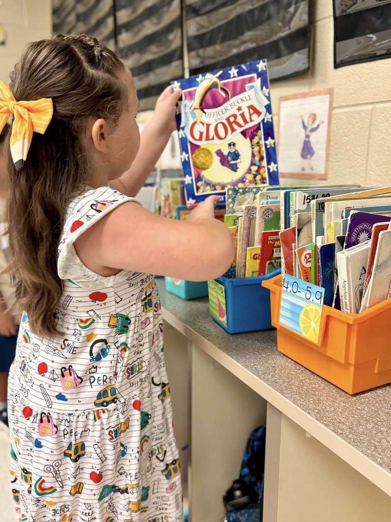 LCSforKids's tweet image. CLASS IN SESSION ✏️🍎📚: Buses are back on the road and hallways are full of students again! It has been GREAT first day back!  We look forward to an engaging, enlightening, and empowering school year.