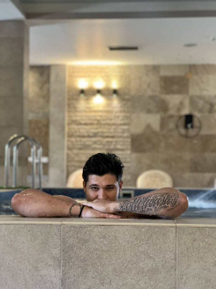 Guess who’s back fa*s? Now all of you open up your wallets and get ready to be drained!! #Findom #Cashmaster #Feetfetish #Poppers #Cashfag #Paypig #Cuck #Worship #Finsub #Soles #Feet #Teen #Submissive #Humanatm #Mindcontrol #Tribute #Gooner #Drain