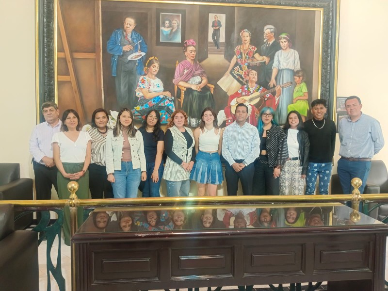 MeganoticiasTEH's tweet image. 👕 “Mejor que Chino” posiciona 12 marcas de jóvenes diseñadores que ya venden en Tehuacán 🛍️🧵
Recibirán apoyo para registrar sus marcas y seguir produciendo 💼
#Tehuacán #DiseñoMexicano #ModaLocal #MeganoticiasTehuacán
Lee la nota completa aquí 📲⬇️
meganoticias.mx/tehuacan/notic…