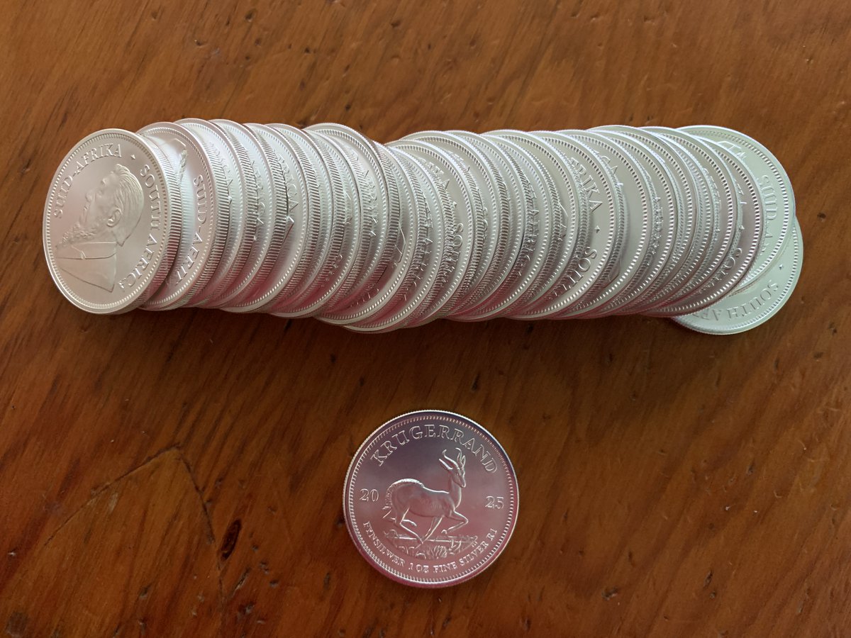 left_going's tweet image. My latest #Silver purchase (14 250g bars) and my previous order (13 bars, 25 1/2, 25 1oz).

250g bars are about 8 oz each. I went from zero 250s to 27 in a week.
