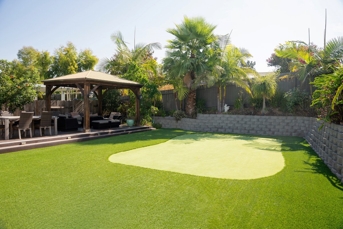 ArtificialTurf_'s tweet image. Reimagine your backyard with lush, low-maintenance turf—and maybe even your own putting green. 💭⛳️

With Artificial Turf Supply, the perfect lawn isn’t just possible—it’s Effortless. Beautiful. Evergreen. artificialturfsupply.com/request-sample…