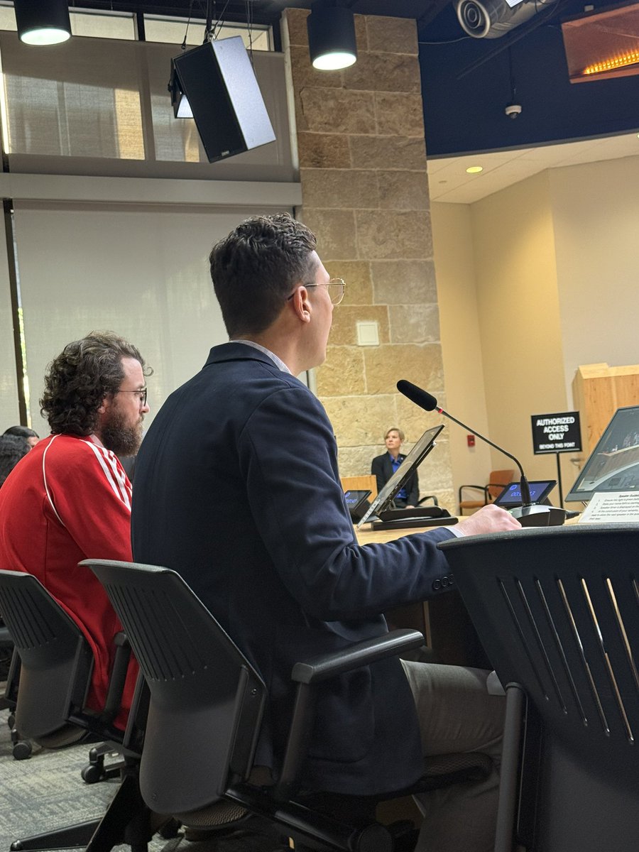 AFSCME1624's tweet photo. AFSCME 1624 joined together at City Hall today for a strong TRE, fair wages, and a commitment to the services &amp; jobs that keep Austin running. When we invest in city workers, we build strong communities. @AFSCME #afscmestrong #cityofaustin #afscme https://t.co/BXikz6A8uf