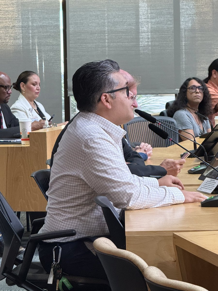 AFSCME1624's tweet photo. AFSCME 1624 joined together at City Hall today for a strong TRE, fair wages, and a commitment to the services &amp; jobs that keep Austin running. When we invest in city workers, we build strong communities. @AFSCME #afscmestrong #cityofaustin #afscme https://t.co/BXikz6A8uf