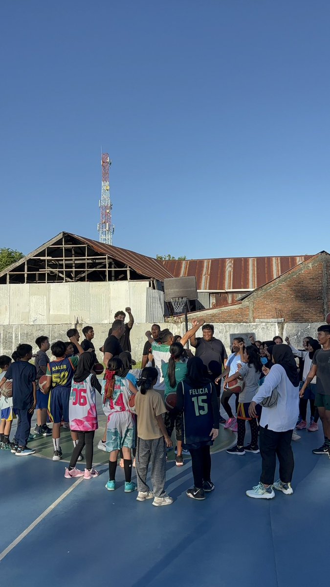 carnold512's tweet photo. Amazing basketball clinics in Banda Aceh, Indonesia and Penang, Malaysia! Thankful to have my brother and nephew on the trip and looking forward to next year! https://t.co/UTWTSEk6To