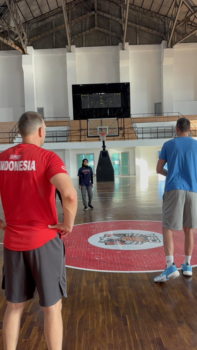 carnold512's tweet photo. Amazing basketball clinics in Banda Aceh, Indonesia and Penang, Malaysia! Thankful to have my brother and nephew on the trip and looking forward to next year! https://t.co/UTWTSEk6To