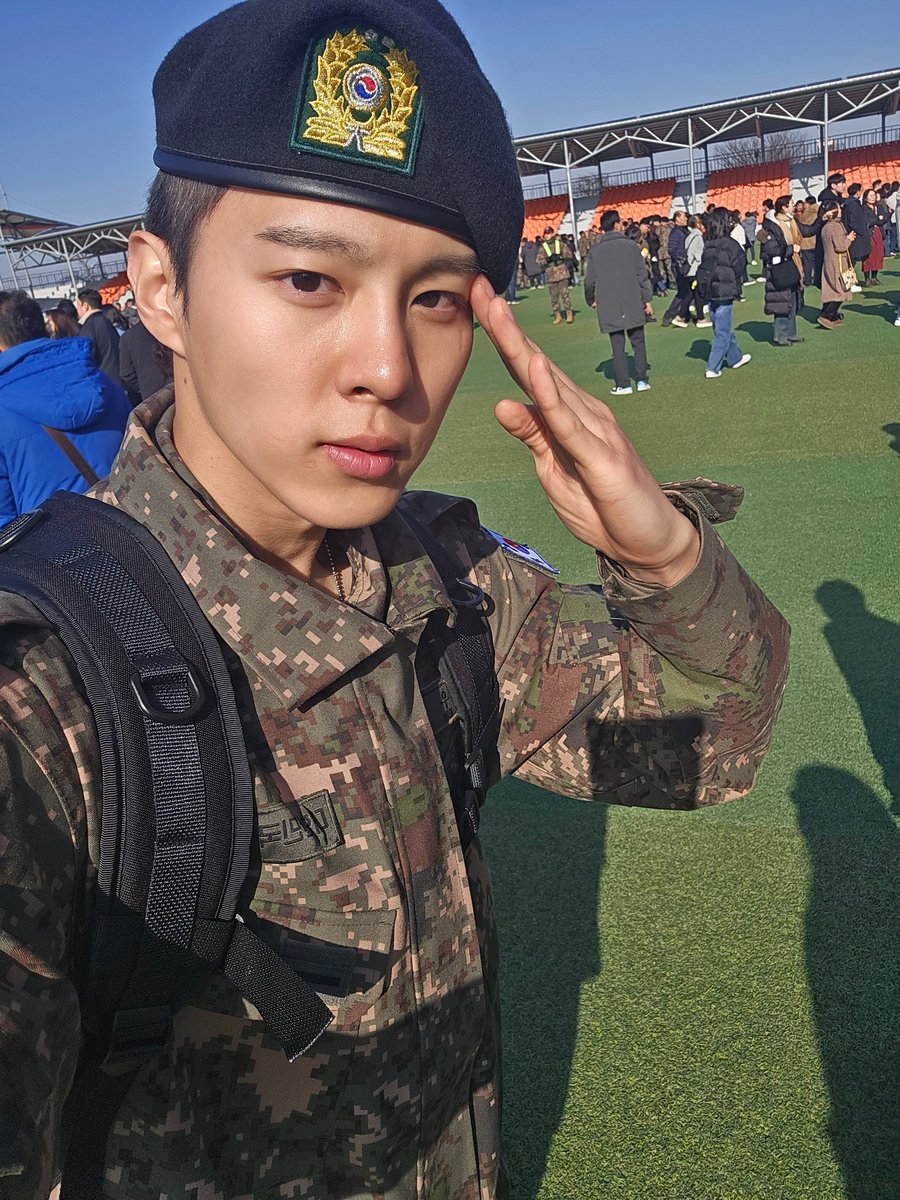 wooddadda_meal's tweet image. 241210 훈련병 김우석 시절이 엊그제 같은데 
250801 벌써 상병이라니(외아직상병인가요 내일전역하면안되나요) 진급식 잘하시길,, 축하 !

#김우석 #KIMWOOSEOK