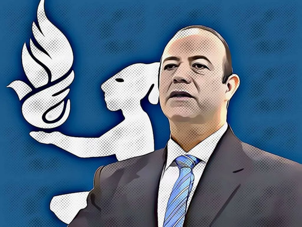 🚨 El procurador de los #DDHH, José Alejandro Córdova, vuelve a intentar —por tercera vez— blindar su camioneta 🚙 con protección nivel 6: la que usan presidentes o diplomáticos en zonas de guerra 🔫🛡️. El blindaje resiste ráfagas de fusil militar 🧐, según una investigación de