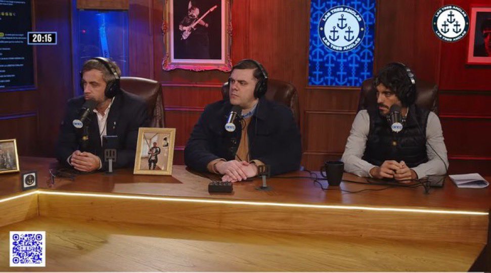 20:40 

#CONICET: 35k
#LasTresAnclas: CARAJO: 12k

Prefieren ver el mar antes que unos libertarios diciendo boludeces.
CINE. 🚬