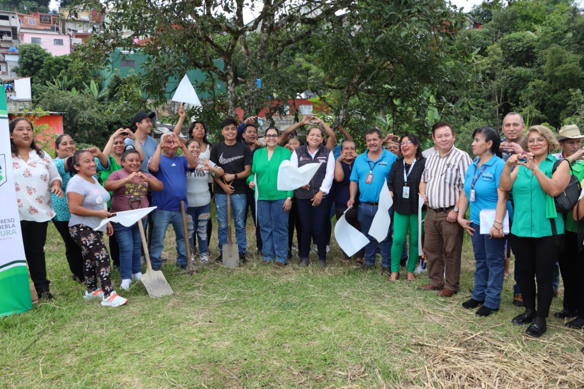 🏗️ Para dignificar los espacios públicos y fortalecer el bienestar comunitario, la diputada <a href="/LupitaVargasMx/">Lupita Vargas</a> dio el banderazo de arranque a la instalación de sanitarios en el Parque El Apatlaco, en Xicotepec, como parte del programa #ObraComunitaria impulsado por el gobernador