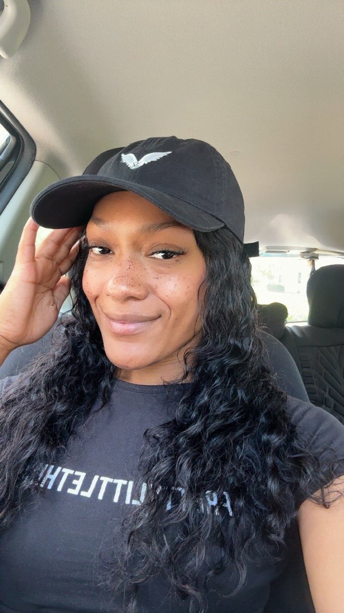 hurricaneshay1's tweet image. Why not 💁🏽‍♀️ #prettylittlethings #freckles #victoriasecret