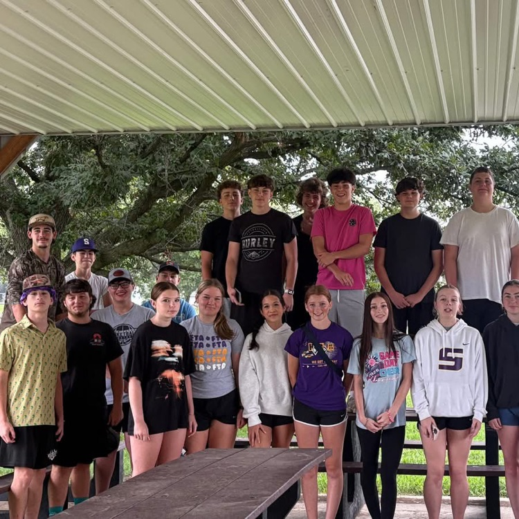 S.L.A. (Serve, Lead, Achieve) ‼️‼️‼️

Super proud of our Wildcat cheerleaders and football players today. They painted the park equipment as a way to serve the community. 

Way to go Wildcats ‼️
#S.L.A.
#FN5GL
@Tmobile