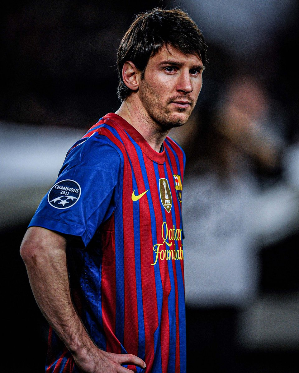 🧠 Em 2012, Messi marcou 91 gols em um único ano (clubes + seleção), batendo o recorde mundial que durava 40 anos! E detalhe: só em jogos pelo Barça, foram 79 gols em 60 partidas.

Mas o mais curioso? Em quatro desses jogos, ele fez hat-trick e ainda deu assistência — tipo, o