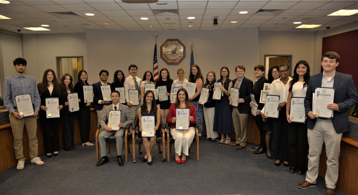 🎓 Congrats to our 2025 Legislative Pages! Suffolk County Legislature honored these bright students after 11 weeks of hands-on public service. Wishing them success in their future endeavors! 👏 #Internship #Leadership #PublicService #SuffolkCounty #FutureLeaders