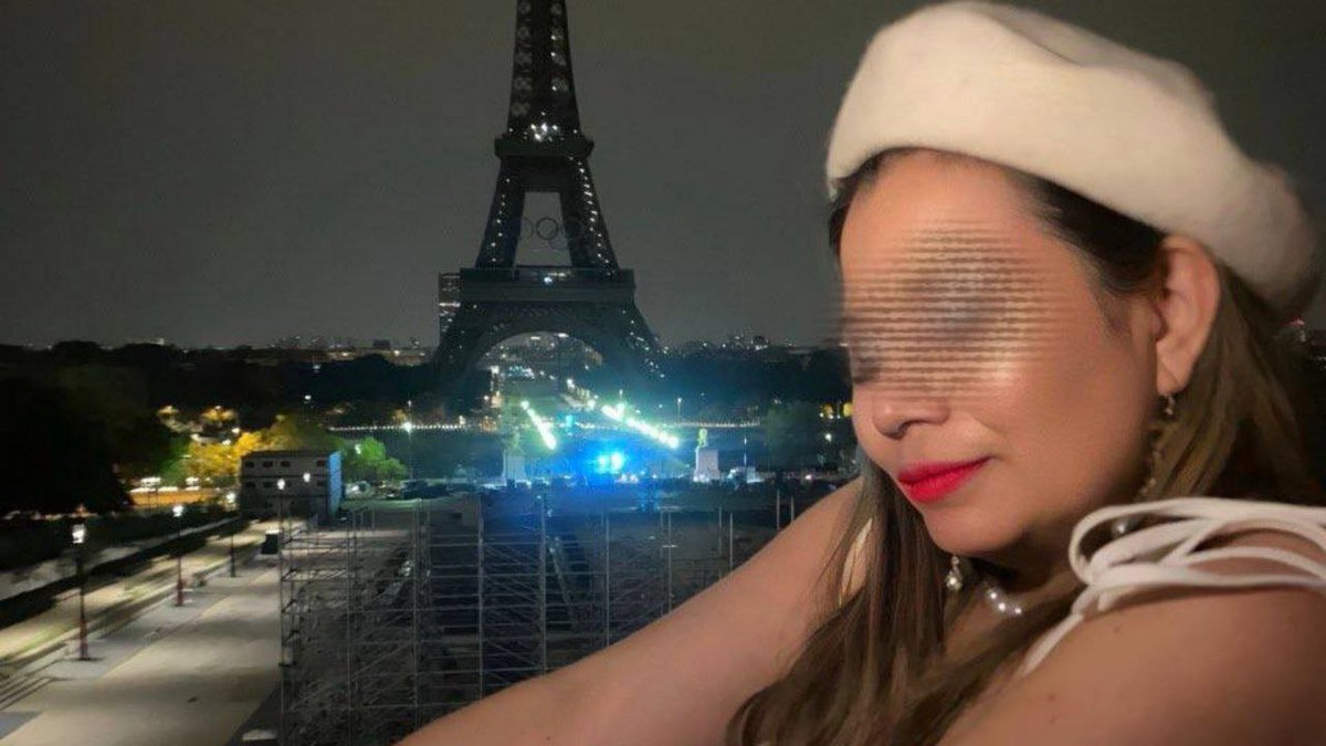 Una noche mágica en #Paris  no está completa sin la Torre Eiffel de fondo💖