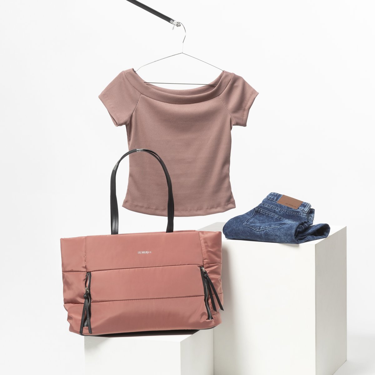 RewindMX's tweet image. ✏️ Mochila lista, outfit increíble… el regreso empieza bien.