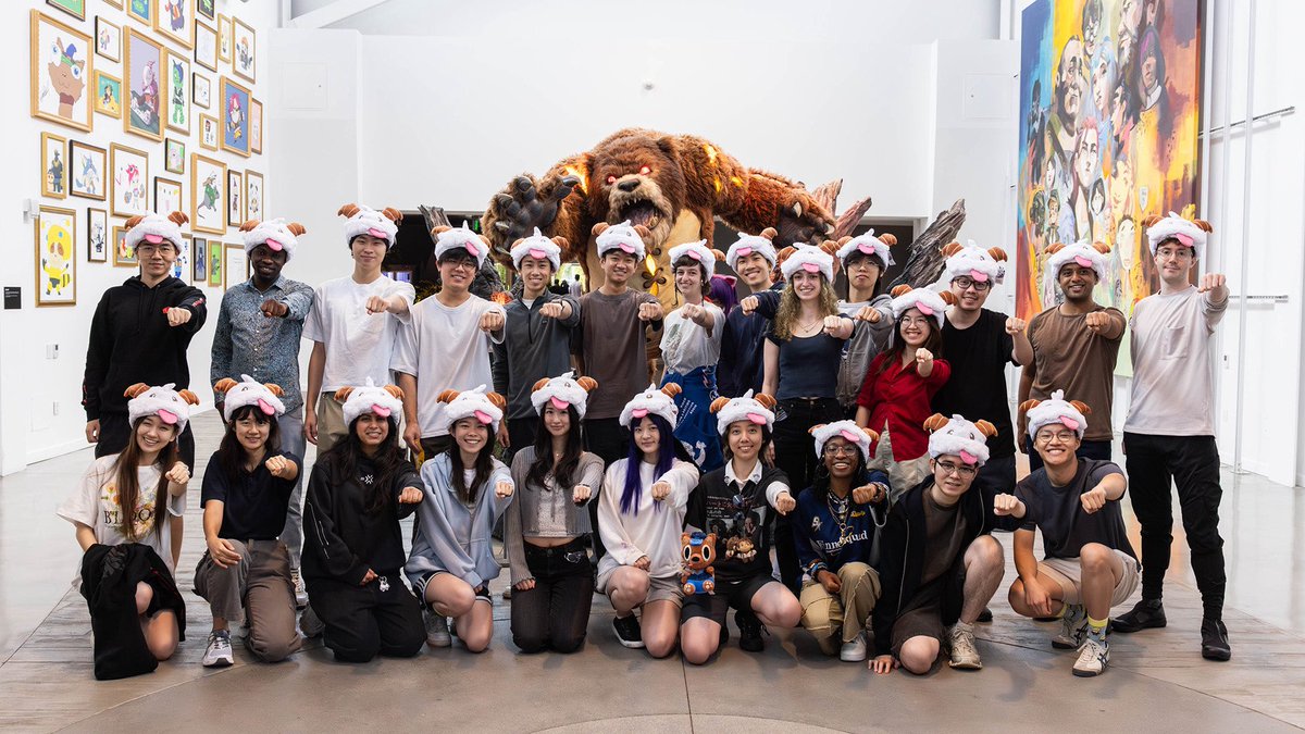 LifeAtRiot's tweet photo. Fluft of interns (noun) //flʌft əv ˈɪn-tɜrnz//

1. The affectionate title granted to our 2025 summer intern class, inspired by their display of poro hats.

2. The intern equivalent of a fluft of poros.

Example: “Happy National Intern Day to the 2025 class, a fluft of interns!”