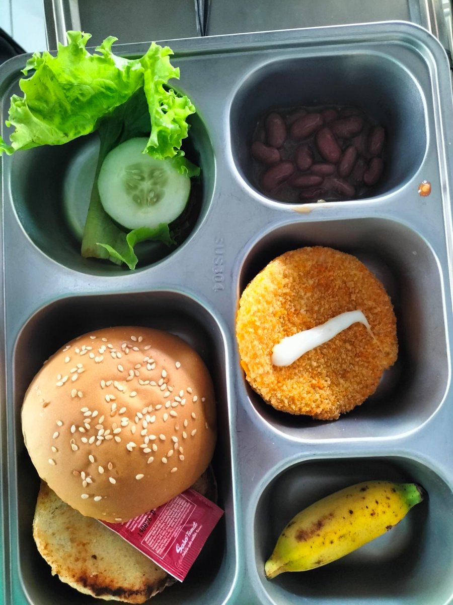 Menu MBG di sekolah SMP anakku :