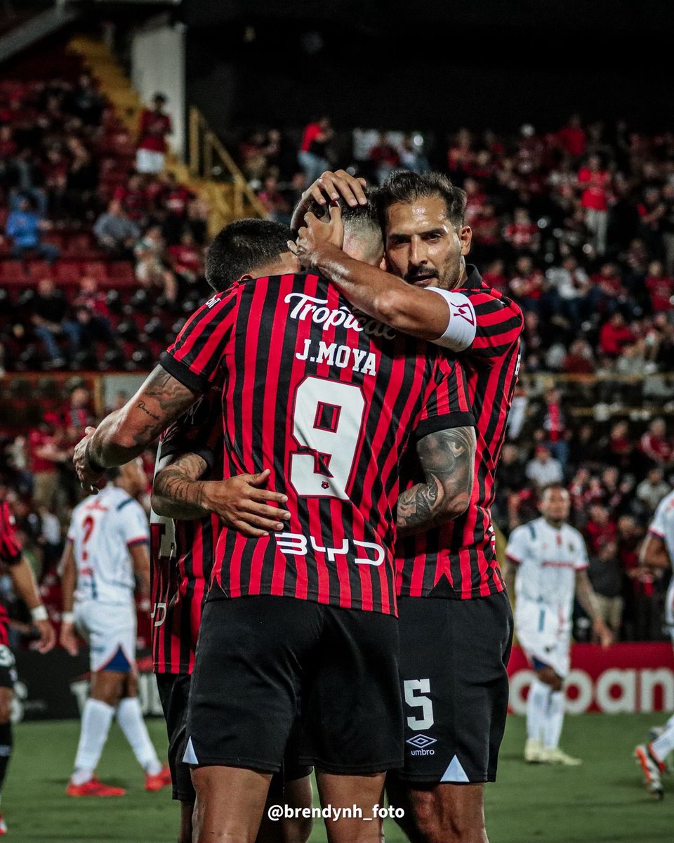 tdmascrc's tweet photo. Dedicado a los haters 🤫 https://t.co/gqtMSPFdbU