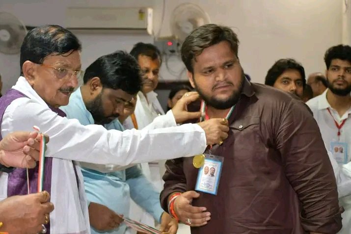 Lucky Ojha (@luckyoj52900362) on Twitter photo हमारे नेता, पूर्व मंत्री एवं बिहार कांग्रेस के पूर्व अध्यक्ष आदरणीय मदन मोहन झा जी को जन्मदिन की बहुत बधाई🙏🎂👑
महादेव जी की कृपा सदैव बनी रहे आप पर 🙏 <a href="/DrMadanMohanJha/">Dr. Madan Mohan Jha</a>
<a href="/PRASHANT_NSUI/">प्रशांत ओझा</a> <a href="/akhileshPdsingh/">Dr Akhilesh Prasad Singh</a> <a href="/Allavaru/">Krishna Allavaru</a> <a href="/AnandSinghmla/">Anannd Shankkar Singh</a> हमारे नेता, पूर्व मंत्री एवं बिहार कांग्रेस के पूर्व अध्यक्ष आदरणीय मदन मोहन झा जी को जन्मदिन की बहुत बधाई🙏🎂👑
महादेव जी की कृपा सदैव बनी रहे आप पर 🙏 <a href="/DrMadanMohanJha/">Dr. Madan Mohan Jha</a>
<a href="/PRASHANT_NSUI/">प्रशांत ओझा</a> <a href="/akhileshPdsingh/">Dr Akhilesh Prasad Singh</a> <a href="/Allavaru/">Krishna Allavaru</a> <a href="/AnandSinghmla/">Anannd Shankkar Singh</a>