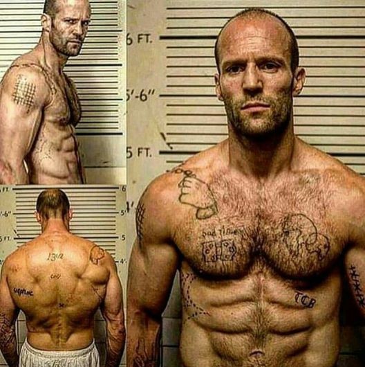 Jason Statham es uno de los mejores héroes de acción de esta generación, algunos dicen que es nuestro último héroe de acción.

pero, antes de poner un pie en su primer set de filmación,
Tuvo una vida pasada que rivalizaría con la de cualquiera de los personajes que interpretó en