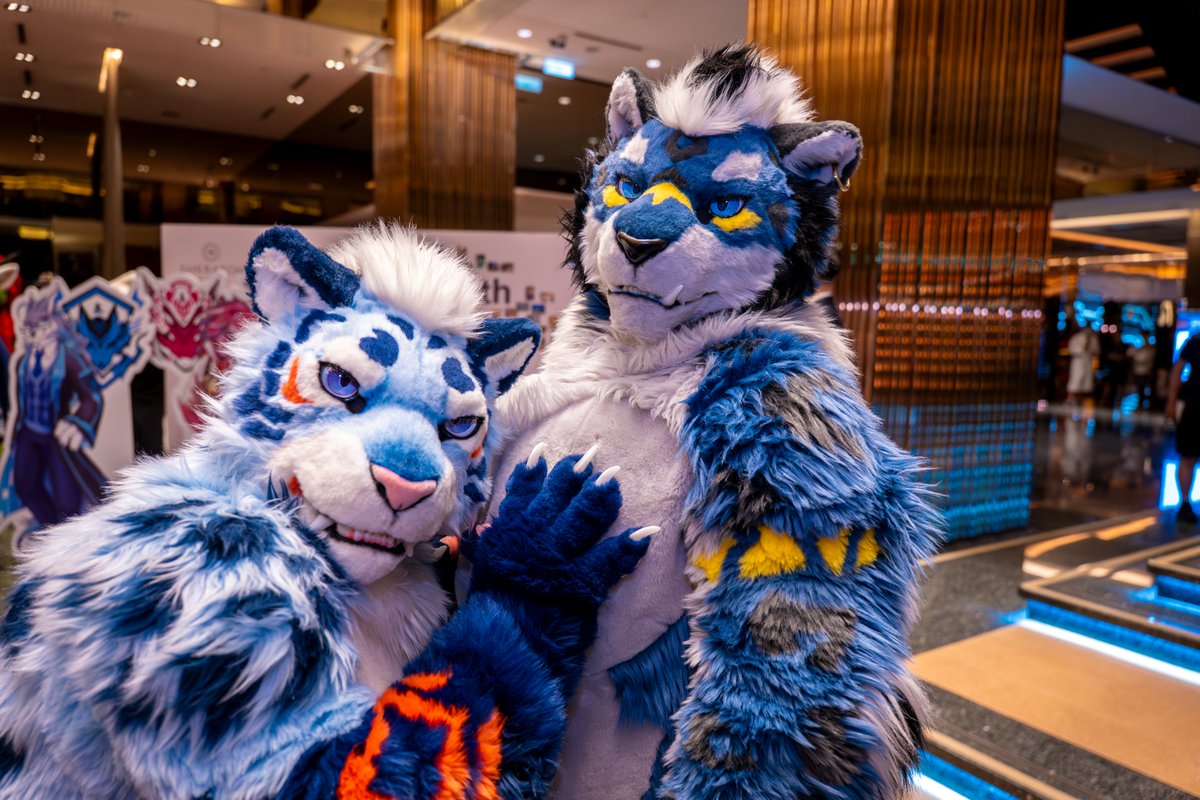 ：もう触り終わった？
：また。😈

📸: <a href="/banna097/">焰虎_Tako</a> 
#FursuitFridays 
#UTFG2025