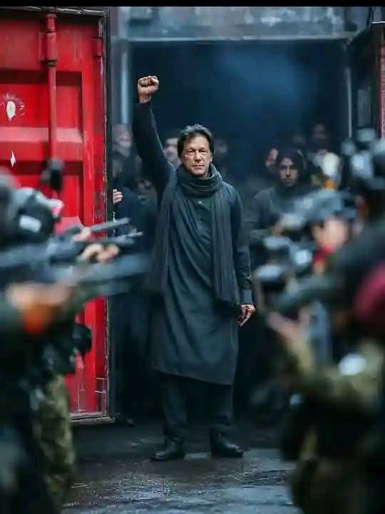 *اس ملک میں عمران خان کو سپورٹ کرنا، اور سب سے بڑھ کر حق بولنا اور حق کے ساتھ کھڑے ہونا بہت بڑا سنگین جرم ہے.* 

 *اور اس جرم کی قیمت اس قوم کا تقریبا ہر فرد اپنی طاقت کے مطابق ادا کر رہا ہے.*