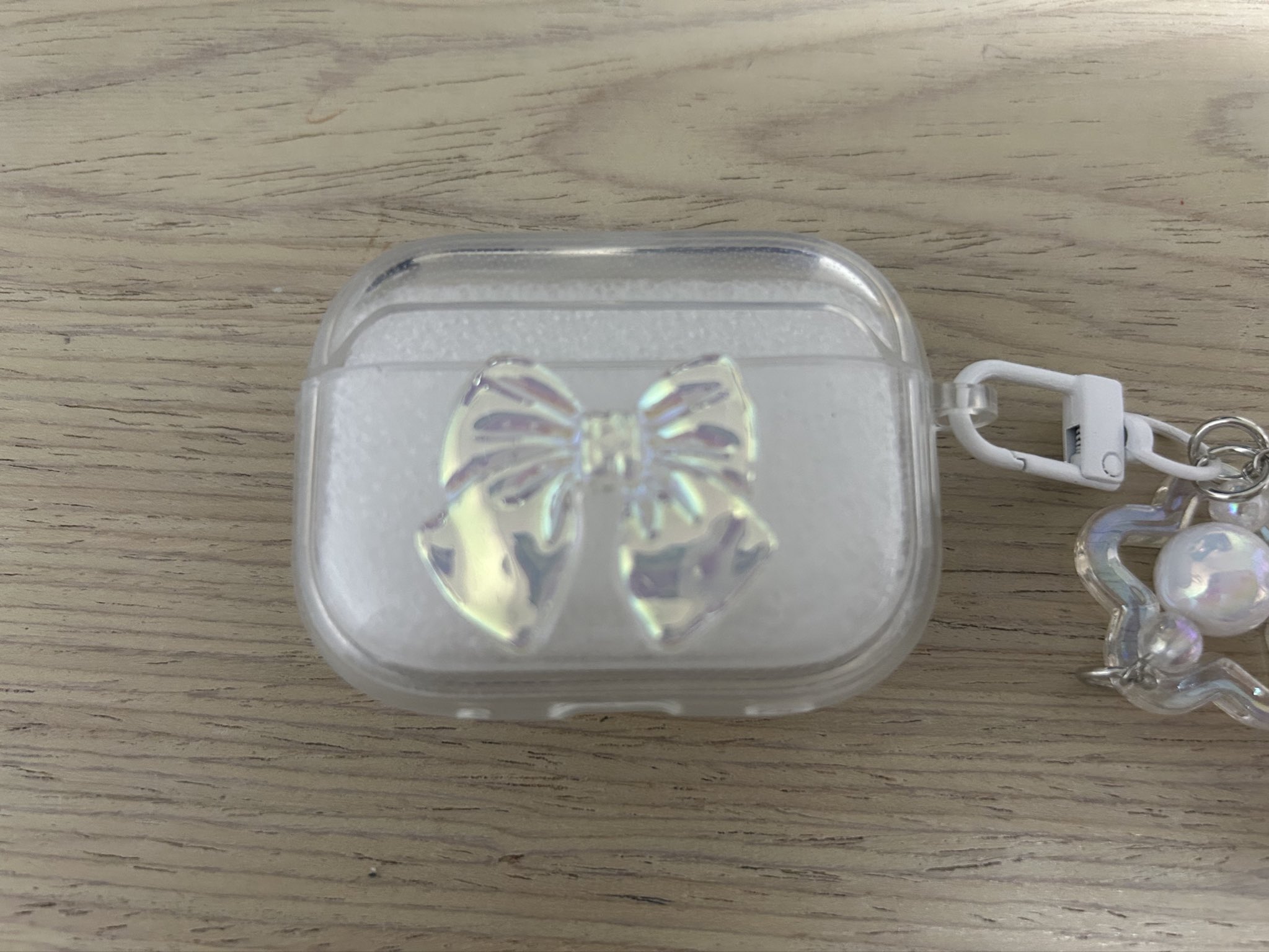 AirPodsPro2 元カノにもらいました。誰か貰ってください。純正です。 AirPodsPro2 元カノにもらいました。誰か貰ってください。純正
