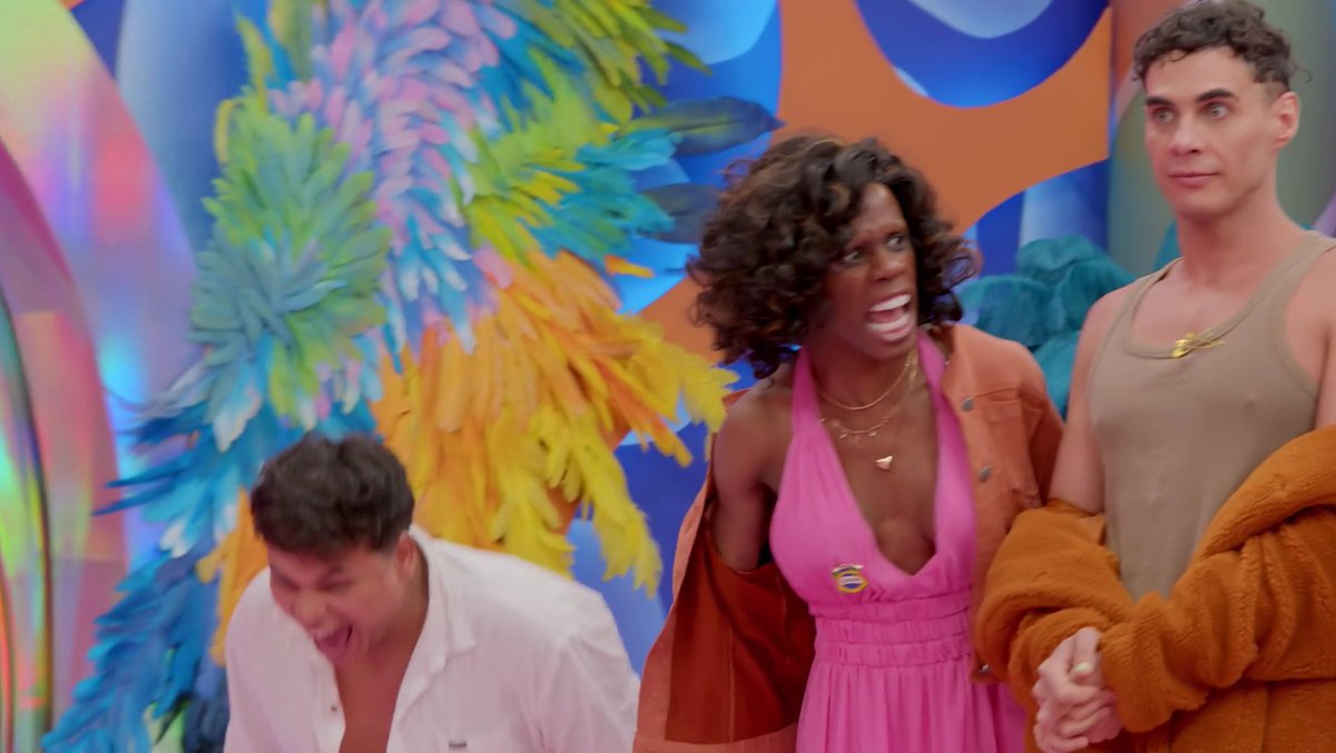 MollGui's tweet photo. Eu to morrendo com a cara da Melody depois de ouvir que a Melina vai ganhar 5mil reais no mini challenge sendo que ela não ganhou nada vencendo 3 KKKKKKKKKKKKKKKKKKKKKKKKKKKKK

#DragRaceBR https://t.co/v0C7Ds6XkN