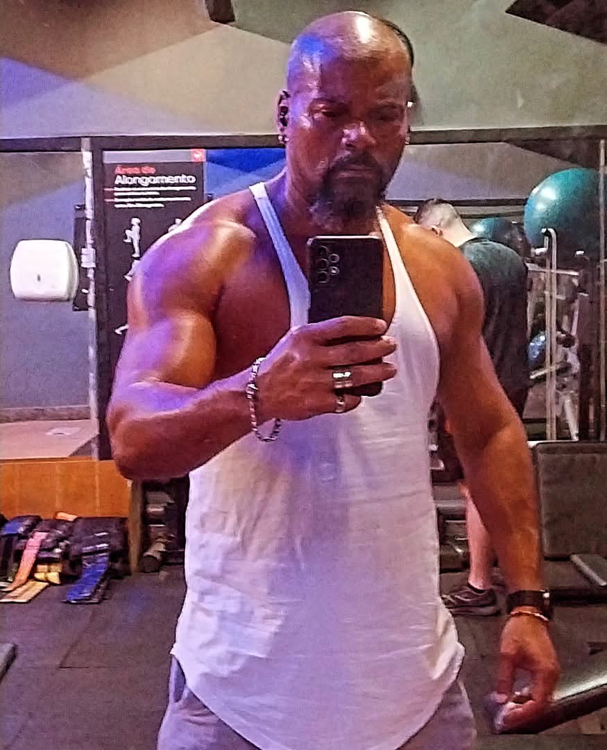 LL197743's tweet photo. Chega por hoje, amanhã é dia de mais uma batalha! 💪🏾💪🏾💪🏾💪🏾💪🏾💪🏾💪🏾
#preto
#pretoooo
#aipreto
#barba
#barbado
#barbudo
#quarentao
#quarentão
#quarentaetantos
#homao
#homaodaporra
#homãodaporra https://t.co/L00BdN0eW8