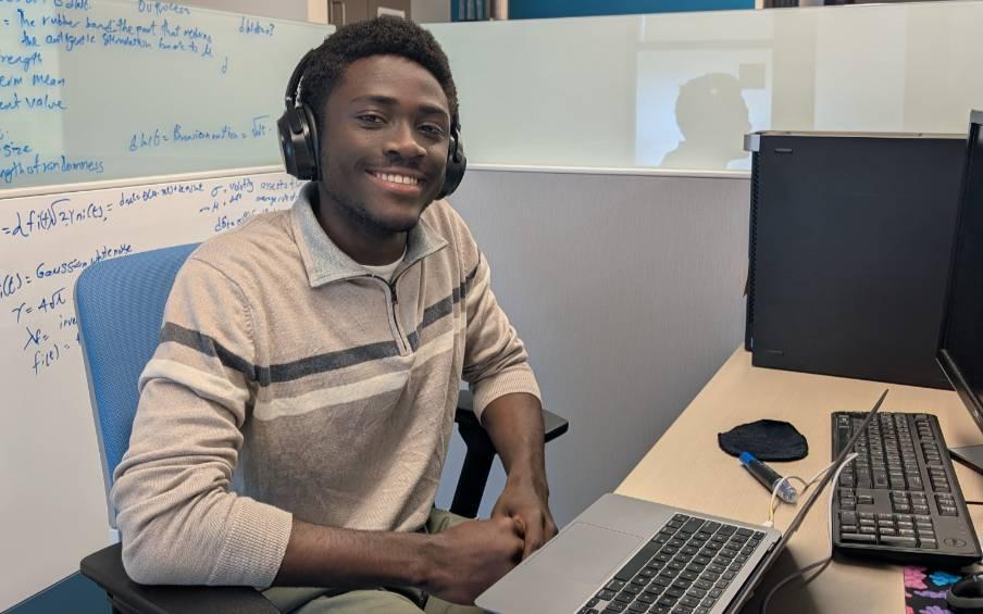 Kelvin Lartey ’27, a biology and data science major from Irvington, N.J., has spent the summer in Pennsylvania's Steel City doing research in the University of Pittsburgh computational and systems biology department.
 pulse.ly/av6nrhdral