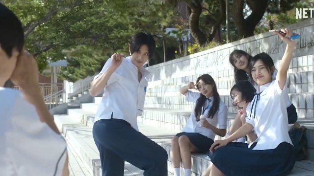 avmelias's tweet photo. 90s YOUTH DRAMAS ARE SO BACK https://t.co/tgOIGpvijm