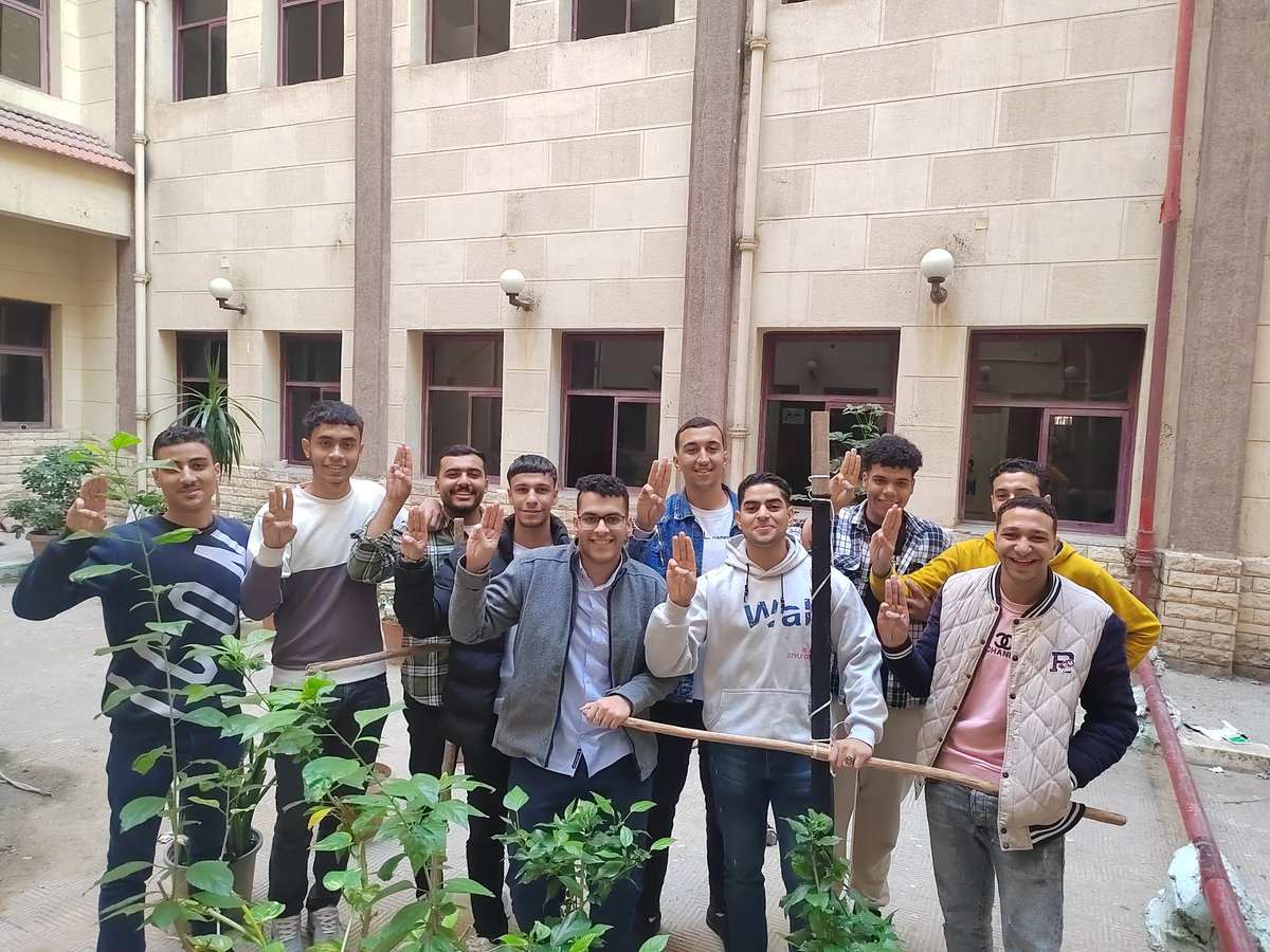 التالته بقا وسام الغاب و منتخب الجامعه و قائد عشيرة جوالة الكلية و إفطار رمضاني والحمد لله عملت كل اللي نفسي فيه ❤️❤️❤️✨

#اليوم_العالمي_للمنديل_الكشفي
#ScoutScarfDay
#WorldScoutScarfDay