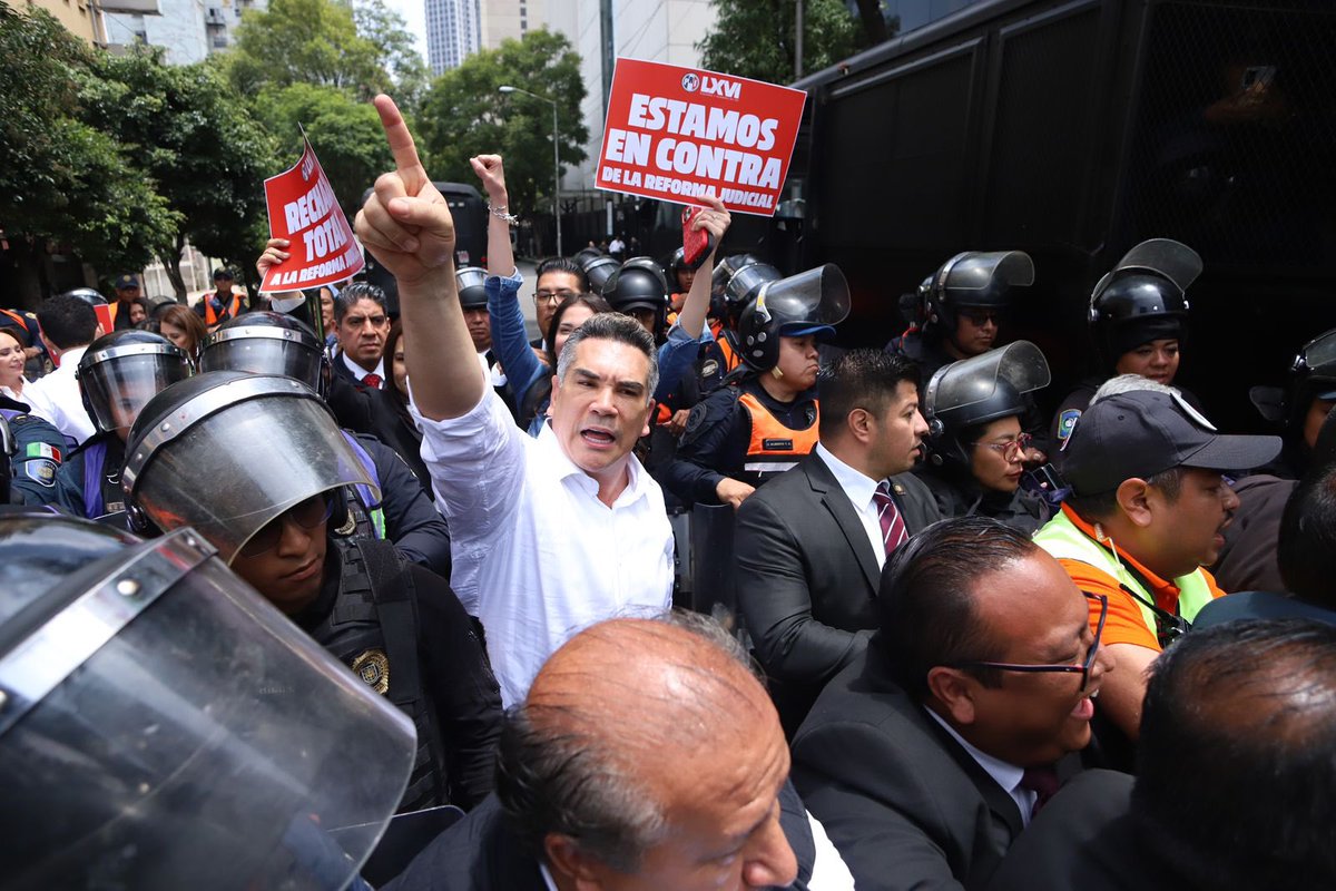 Juan Ca (@juanc__quiroz) on Twitter photo 👊🏽| En <a href="/PRIMX_Puebla/">Movimiento PRI.mx Puebla</a> respaldamos a nuestro líder nacional <a href="/alitomorenoc/">Alejandro Moreno</a> quien es el único líder de la oposición, valiente, y con carácter que da la batalla en defensa de #Mexico
<a href="/PartidoMorenaMx/">Morena</a> debería enfocarse en sus #NarcoPoliticos y dejar de protegerlos.
¡Al 💯 con Alito! 👊🏽| En <a href="/PRIMX_Puebla/">Movimiento PRI.mx Puebla</a> respaldamos a nuestro líder nacional <a href="/alitomorenoc/">Alejandro Moreno</a> quien es el único líder de la oposición, valiente, y con carácter que da la batalla en defensa de #Mexico
<a href="/PartidoMorenaMx/">Morena</a> debería enfocarse en sus #NarcoPoliticos y dejar de protegerlos.
¡Al 💯 con Alito!