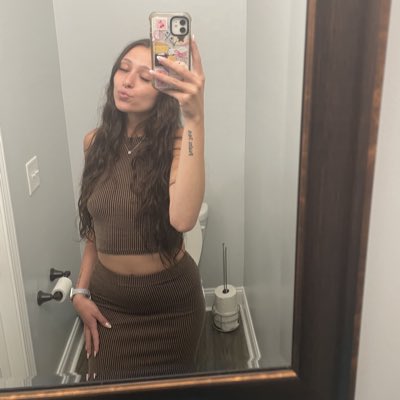 kaylatoro3's tweet photo. i’m backkkkk 😘 #NewProfilePic https://t.co/ZkYk3FrmVk