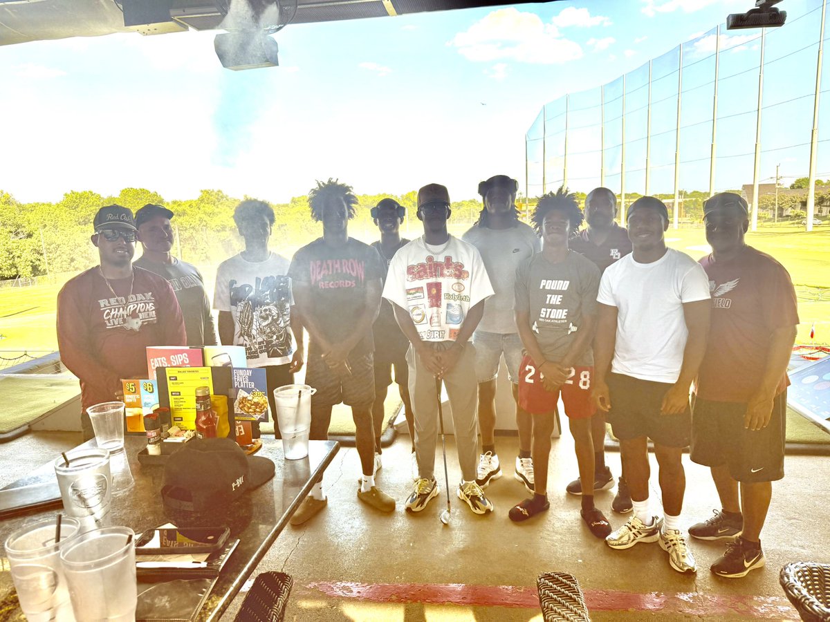 Avery Jackson (@coachjack__) on Twitter photo QB/WR fellowship was a success ✅
Last bit of relaxation until December 😂
<a href="/rohawksfootball/">Red Oak Hawks Football</a> QB/WR fellowship was a success ✅
Last bit of relaxation until December 😂
<a href="/rohawksfootball/">Red Oak Hawks Football</a>