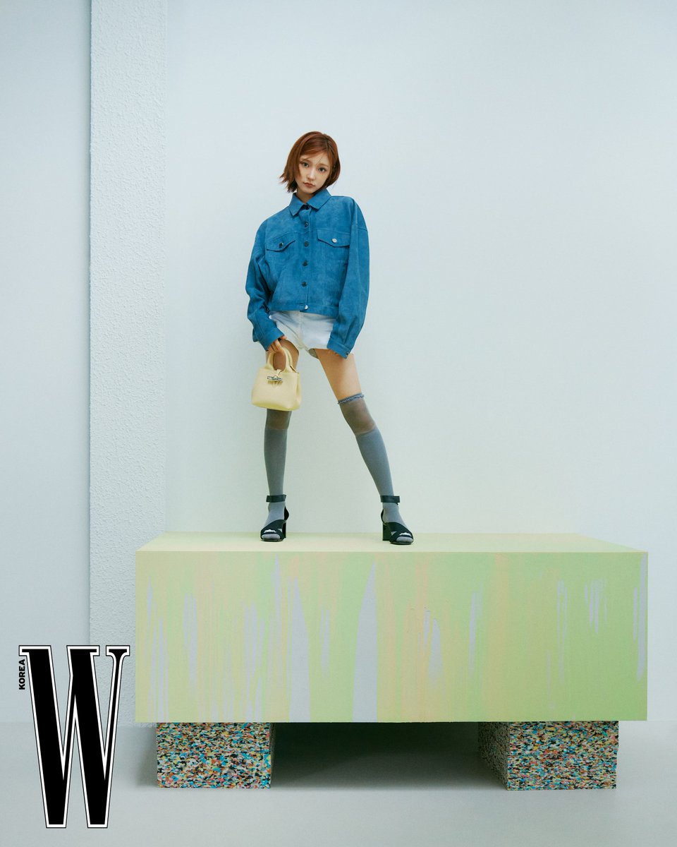 키키 X 롱샴 화보 본 사람? 😁
롱샴 화보는 처음 보는데 멤버마다 통통 튀는 매력이랑 잘 어울리는 듯 👍

#광고 #롱샴 #Longchamp #롱샴가방 #롱샴르플로네 #롱샴르로조 #키키 #kiiikiii #수이 #하음 #키야 #이솔 #지유 #키키패션 #키키가방