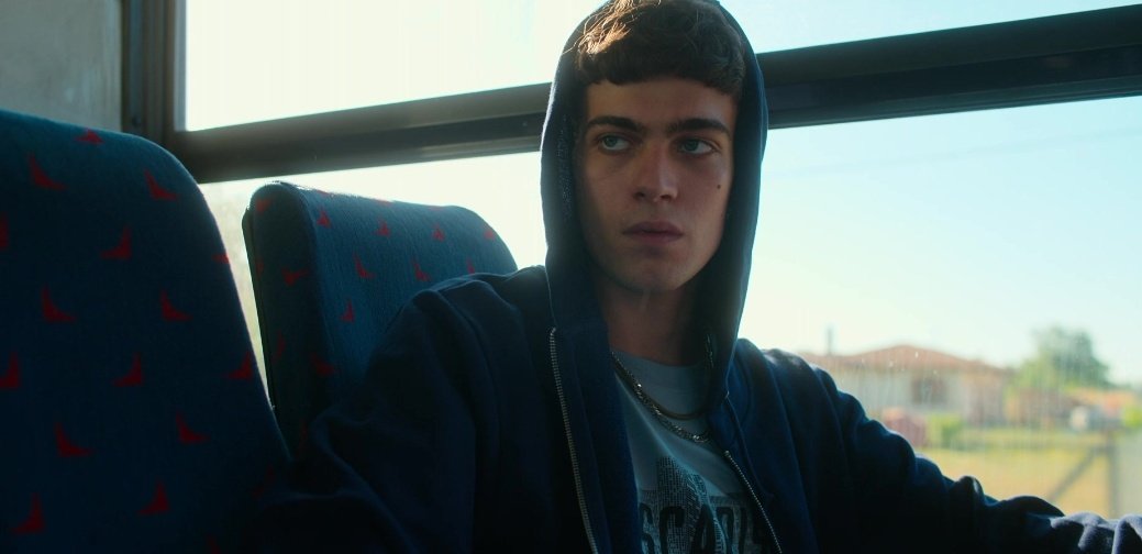 chiara living in a period drama 🧸🌸🌷 tweet media