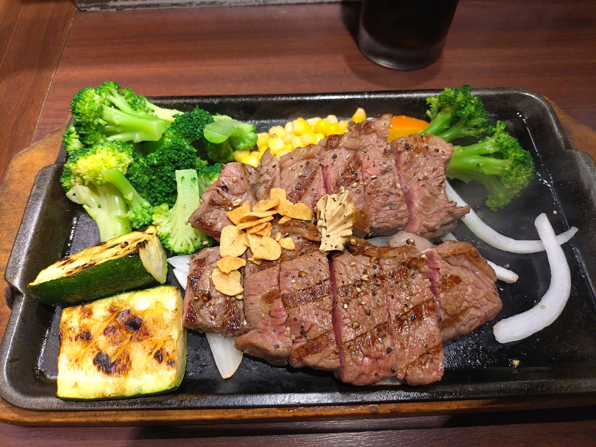 昨日はお休みをいただいて、
ゆっくり過ごさせていただきました。
うしの日なので、ステーキも食べました。あと親不知抜きました。
#喰らえガブちゃん