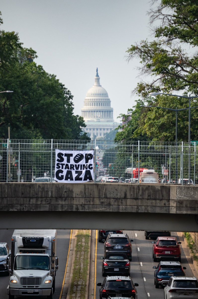 STOP STARVING GAZA!
LET AID INTO GAZA!