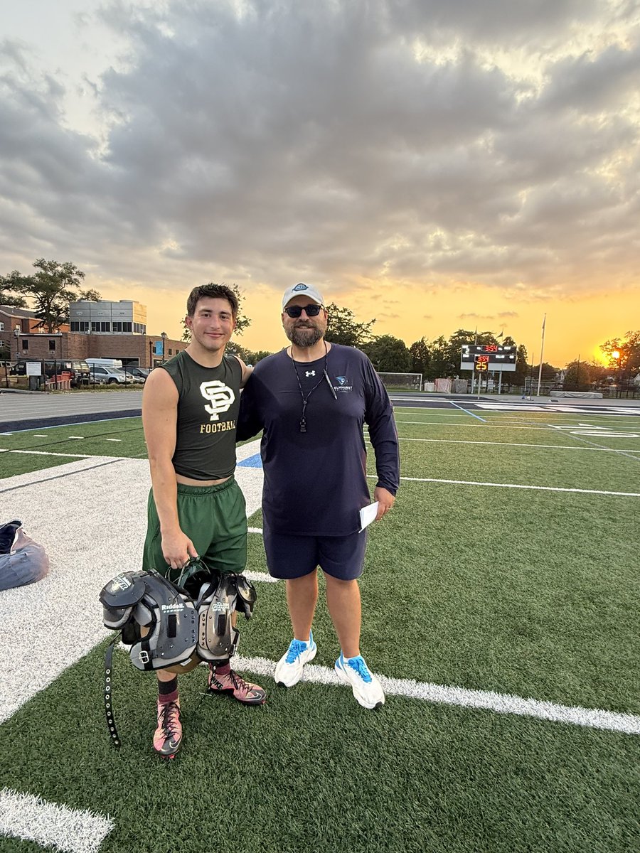 Had a great workout last night under the lights. Thank you <a href="/ElmhurstU_FB/">Elmhurst University Football</a> and
<a href="/Coach_Tahaney/">Jake Tahaney</a> for having me out.