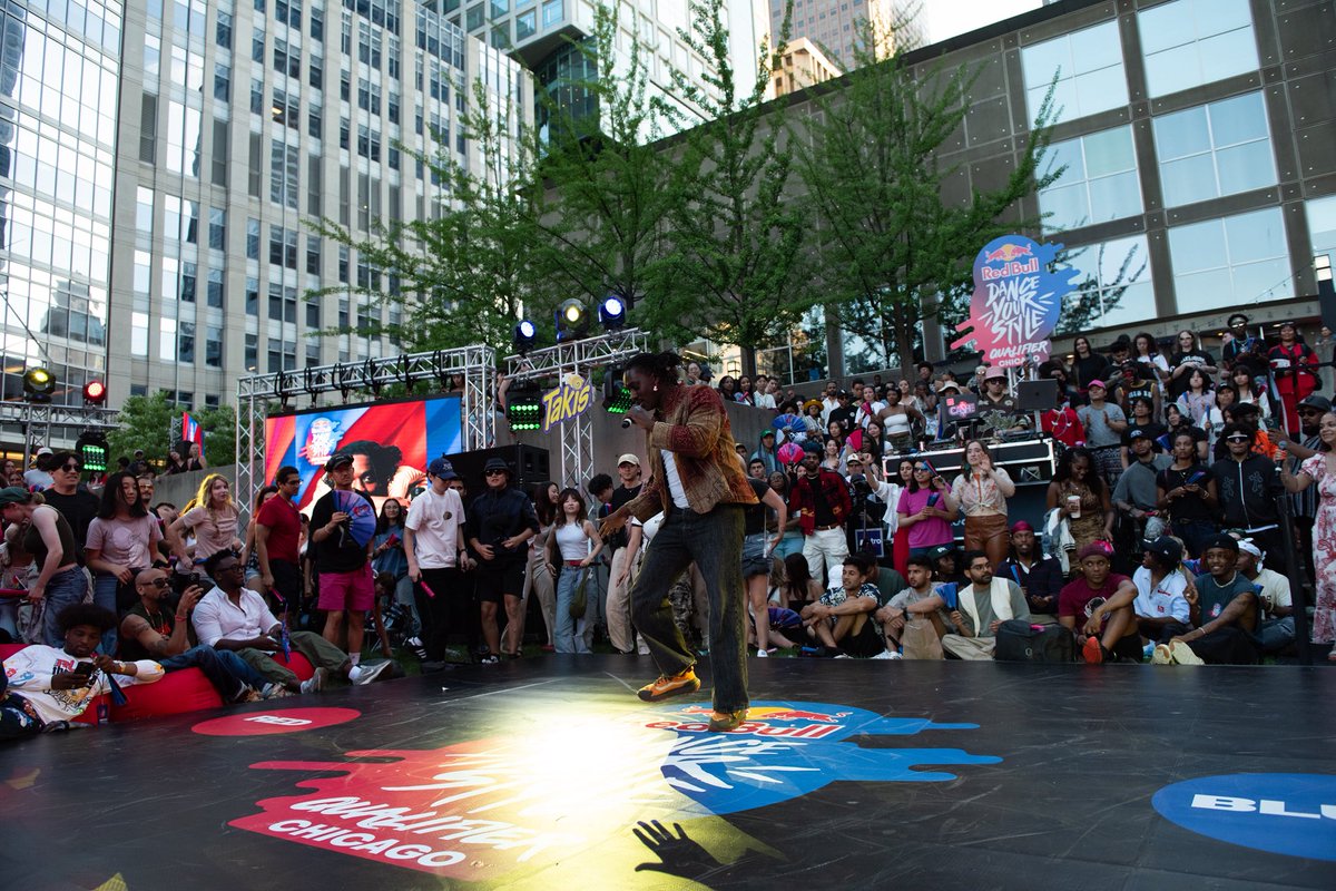FreeDiscoLabel's tweet image. Throwing it back to an unforgettable night at the @redbull Dance Your Style Qualifer in Chicago 🕺🎤

@RicWilson brought the funk, disco, and fire to the stage matching the dancers step for step with pure energy.

#RicWilson #RedBull #RedBullDanceYourStyle #Chicago