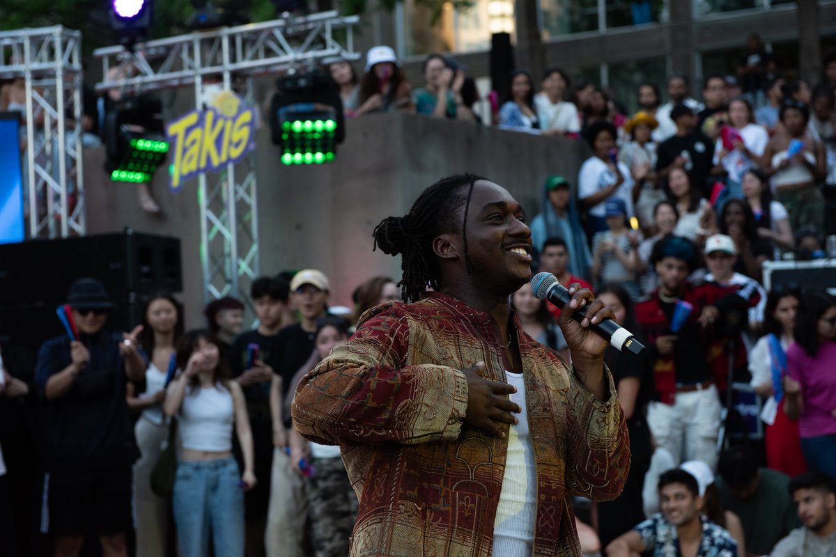 FreeDiscoLabel's tweet image. Throwing it back to an unforgettable night at the @redbull Dance Your Style Qualifer in Chicago 🕺🎤

@RicWilson brought the funk, disco, and fire to the stage matching the dancers step for step with pure energy.

#RicWilson #RedBull #RedBullDanceYourStyle #Chicago