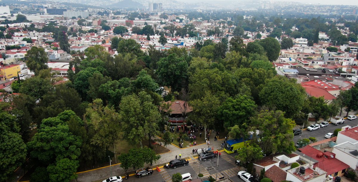 El presidente municipal, Isaac Montoya, encabezó la Mesa de Seguridad. Donde reafirmó que la educación es un pilar esencial para alcanzar bienestar y justicia social. 📚
#EducaciónParaTodasYTodos
#CiudadNaucalpan 
#AquíGobiernaLaEsperanza