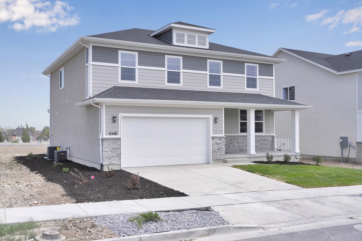 RAHomes's tweet photo. Our popular Hemingway floor plan is for sale in Herriman, UT! Gourmet kitchen featuring a large center island & a walk-in pantry | Spacious flex room | Airy covered patio #HotHomes https://t.co/YvE6SUSoa6 https://t.co/6DVfeZT1Yj